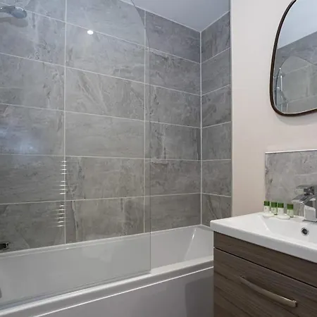 Lovely 2 Bedroom Modern Apartment Manchester Exterior photo